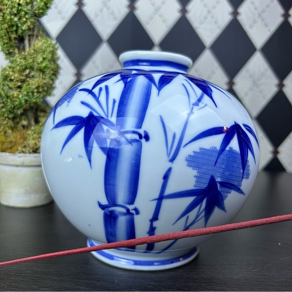Blue White Porcelain Bamboo Vase Chinoiserie‎ 6.5” Grandmillenial Japan Decor - Picture 4 of 17